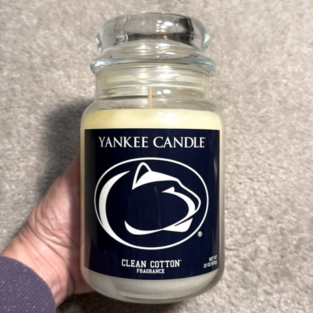 NEW YankeeCandle Large 22 OZ Penn State Jar Candle- Clean Cotton Scent - Picture 2 of 7